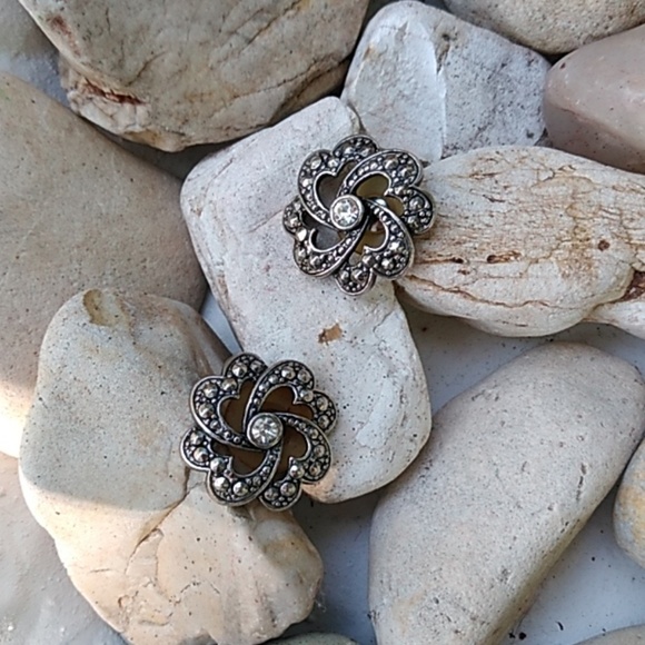 Jewelry - Silver Flowers Heart Earrings CZ